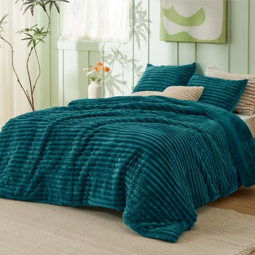 Image of Bedsure Full Fluffy Comforter Set - GentleSoft 3 Pieces Luxury Fleece Teal Bedding, Cozy Room Decor Aesthetic, 1 Full Bed Comforter (82 inchx86 inch) and 2 Pillowcases (20 inchx26 inch)