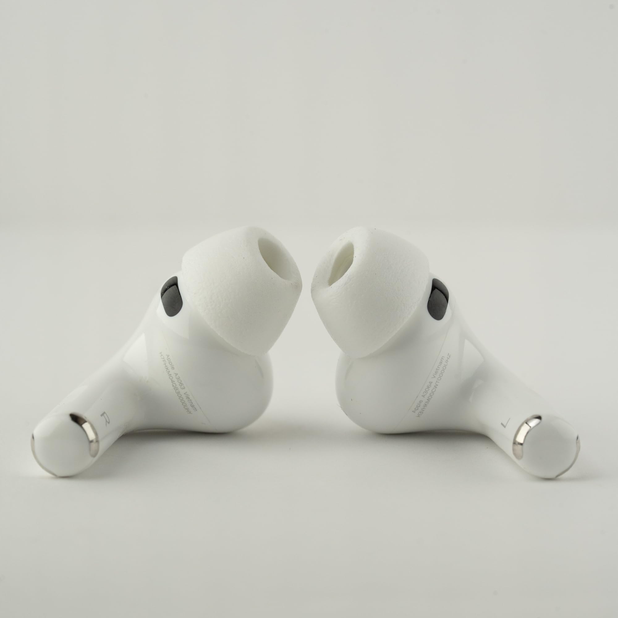 Comply TrueGrip Max | Embouts de Remplacement en Mousse à mémoire de Forme Haut de Gamme pour Apple AirPods Pro 3 | Technologie SmartSkin™ | Excellente Isolation phonique | Blanc, S/M/L, 3 Paires