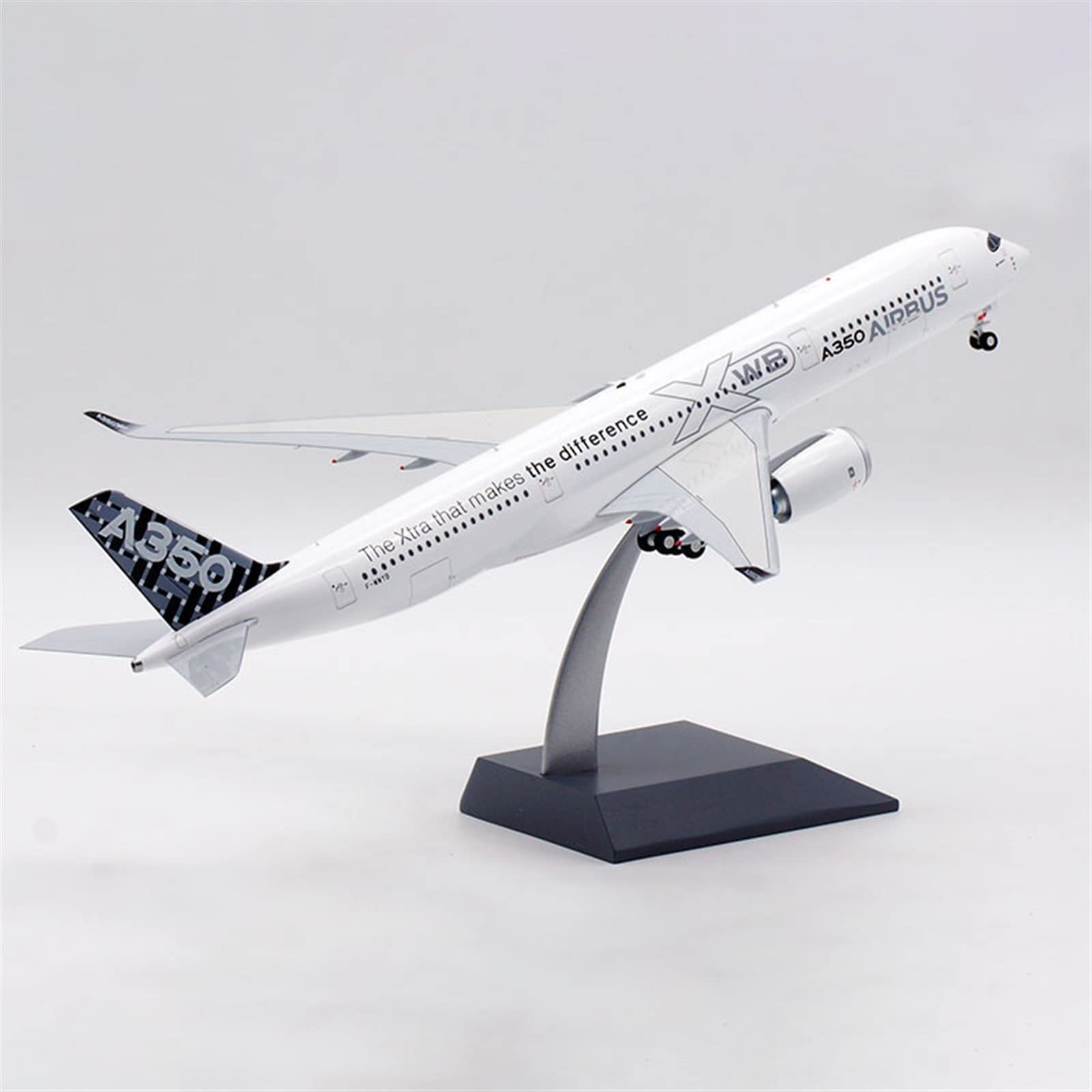 Amazon.co.jp: 1/200スケール 機内輸送塗装用 A350-900 F-wwyb 完成品