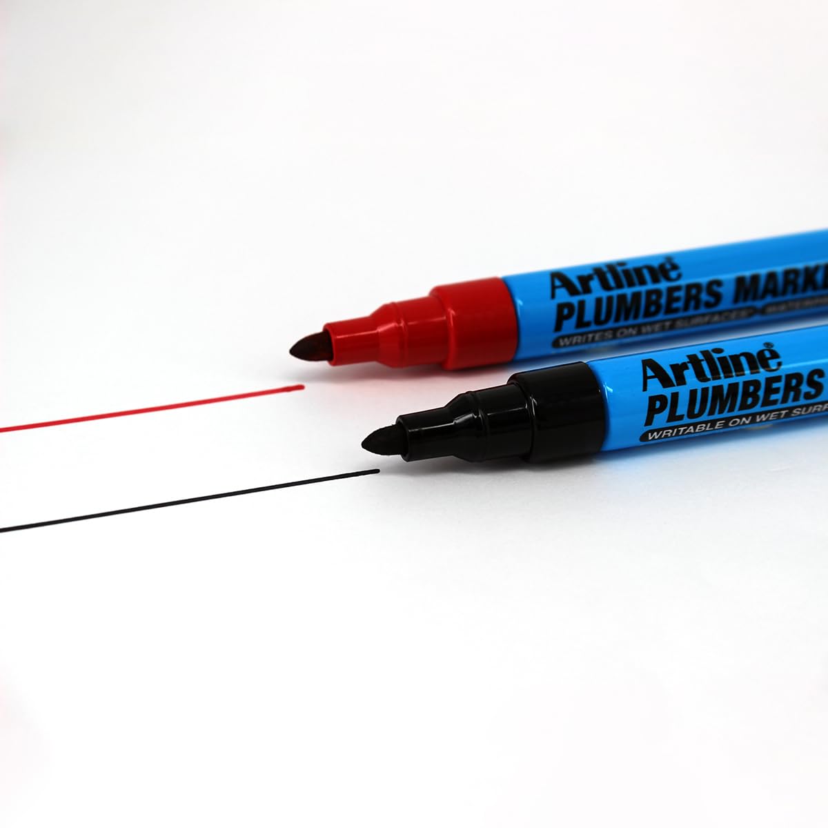 Artline Plumbers - Marcadores permanentes, serie profesional, para uso en superficies húmedas, marcadores de construcción impermeables, punta redonda de 1,5 mm, rojo, paquete de 12