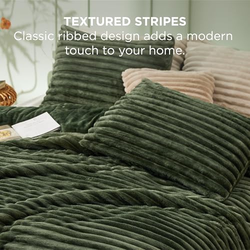 Image of Bedsure Full Fluffy Comforter Set - GentleSoft 3 Pieces Luxury Fleece Olive Green Bedding, Cozy Room Decor Aesthetic, 1 Full Bed Comforter (82 inchx86 inch) and 2 Pillowcases (20 inchx26 inch)