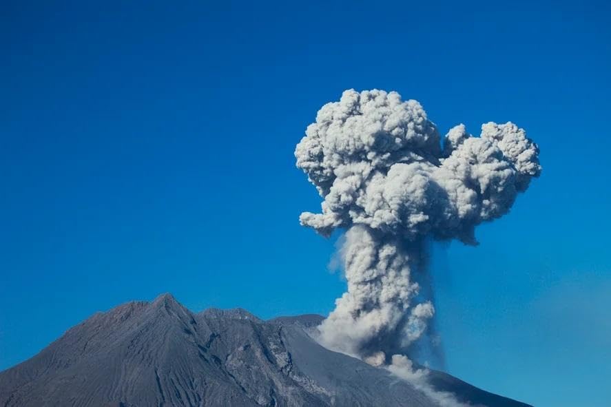 Amazon.co.jp: 桜島溶岩ボール1.5㎏(不揃い） : おもちゃ