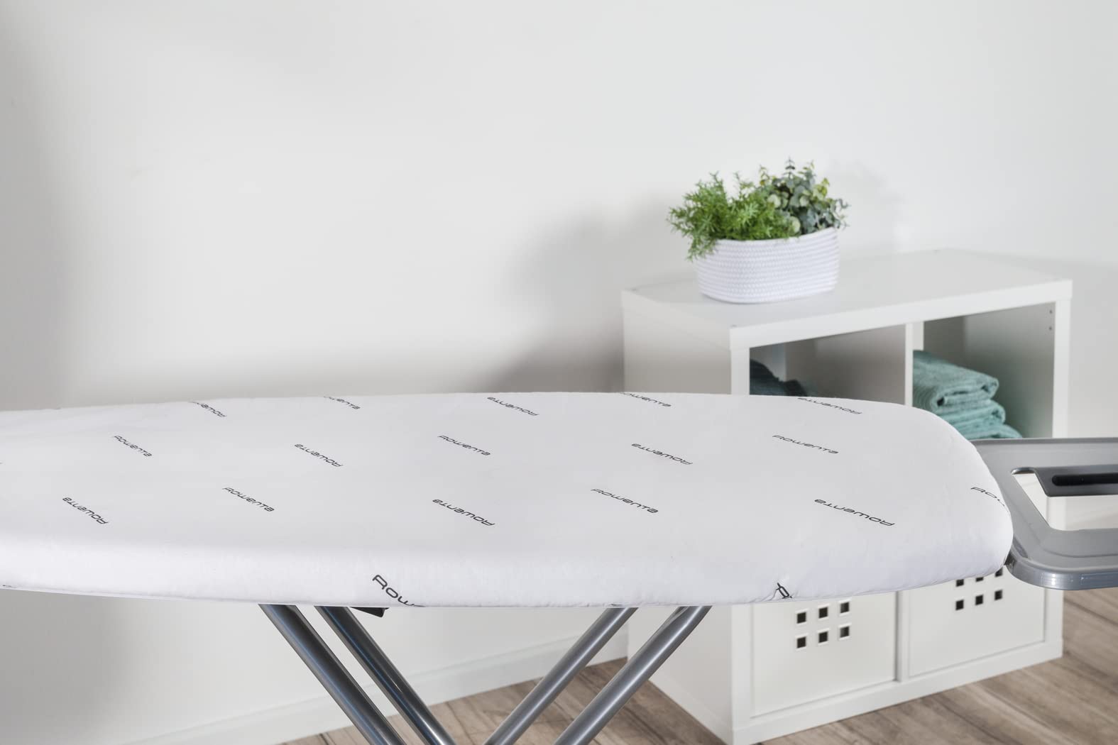 Rowenta Pro Comfort, Tabla de planchar, Altura regulable de 70 a 96 cm, Gran estabilidad y diseño robusto, Soporta hasta 40 kg, Estructura con tratamiento anticorrosivo, IB5100