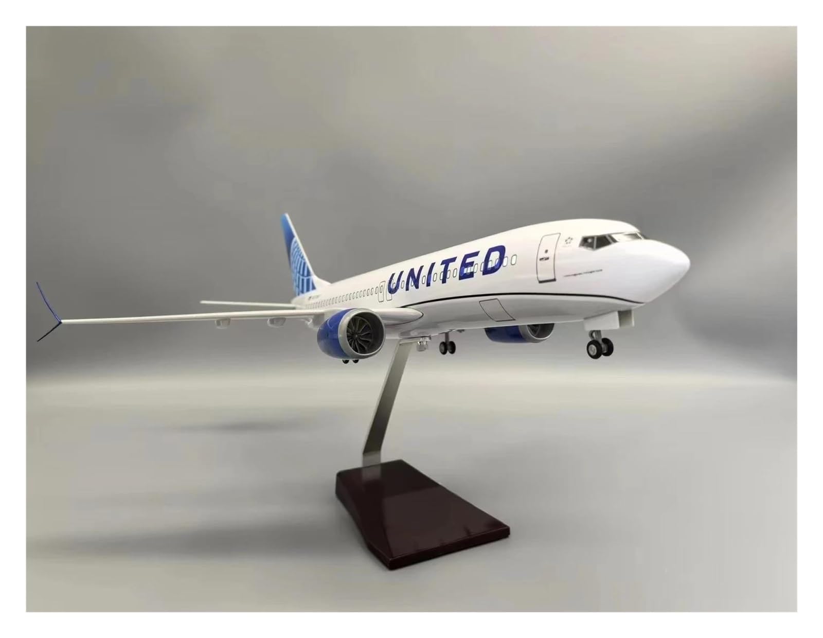 Odlewane zabawki samolotowe Skala 47 cm dla 737Max Malowanie Model samolotu Budynek z przekładnią Model samolotu Światła robocze Model samolotu do zbierania i wyświetlania (ze światłem)