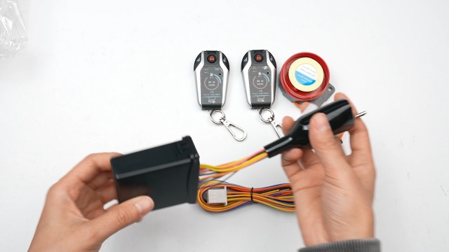 Amazon.com: 2 Way Alarm System Universal ABS Motorcycle Anti?Theft