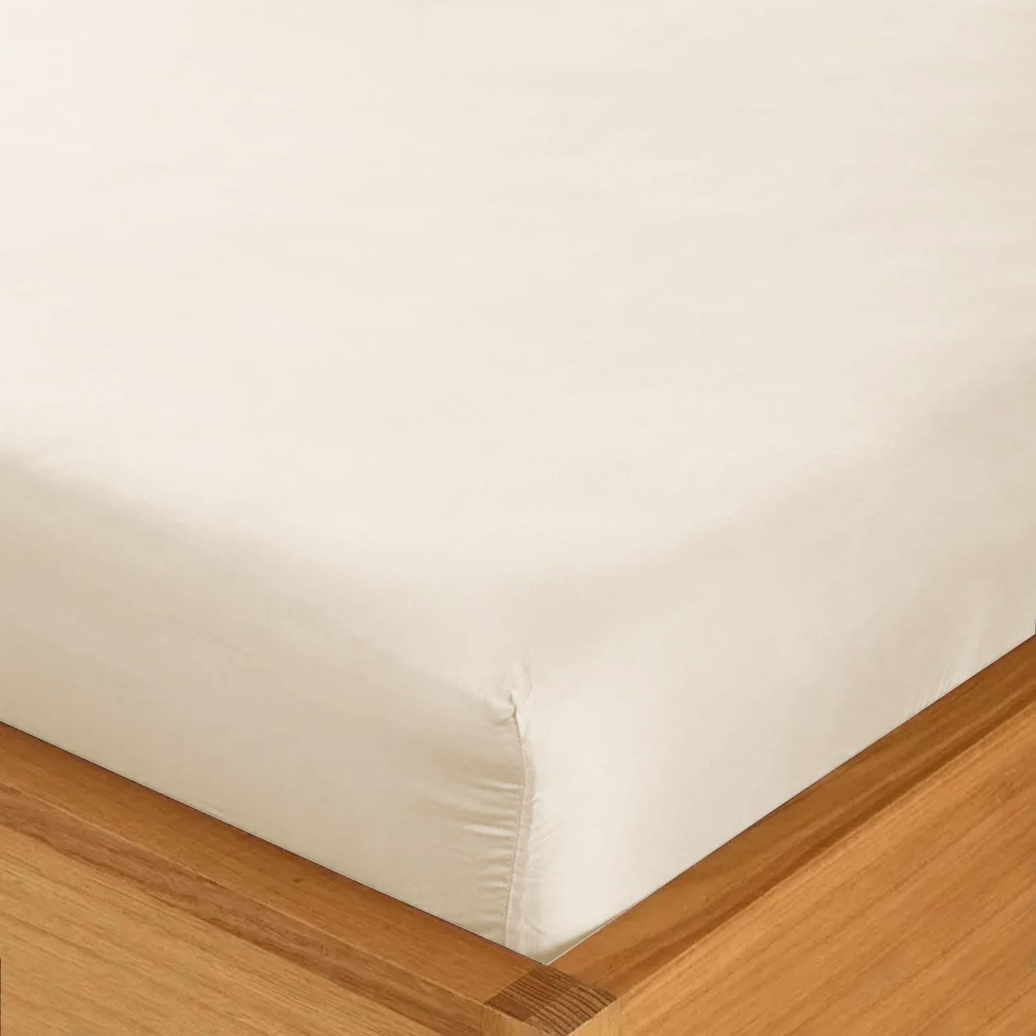 King Size Fitted Sheet - 150 x 200 cm with 30cm Deep Pocket, Soft Brushed Microfibre, Wrinkle-Free, Easy Care, Fade & Shrink Resistant by MAGNA COLLECTION (Cream, King)