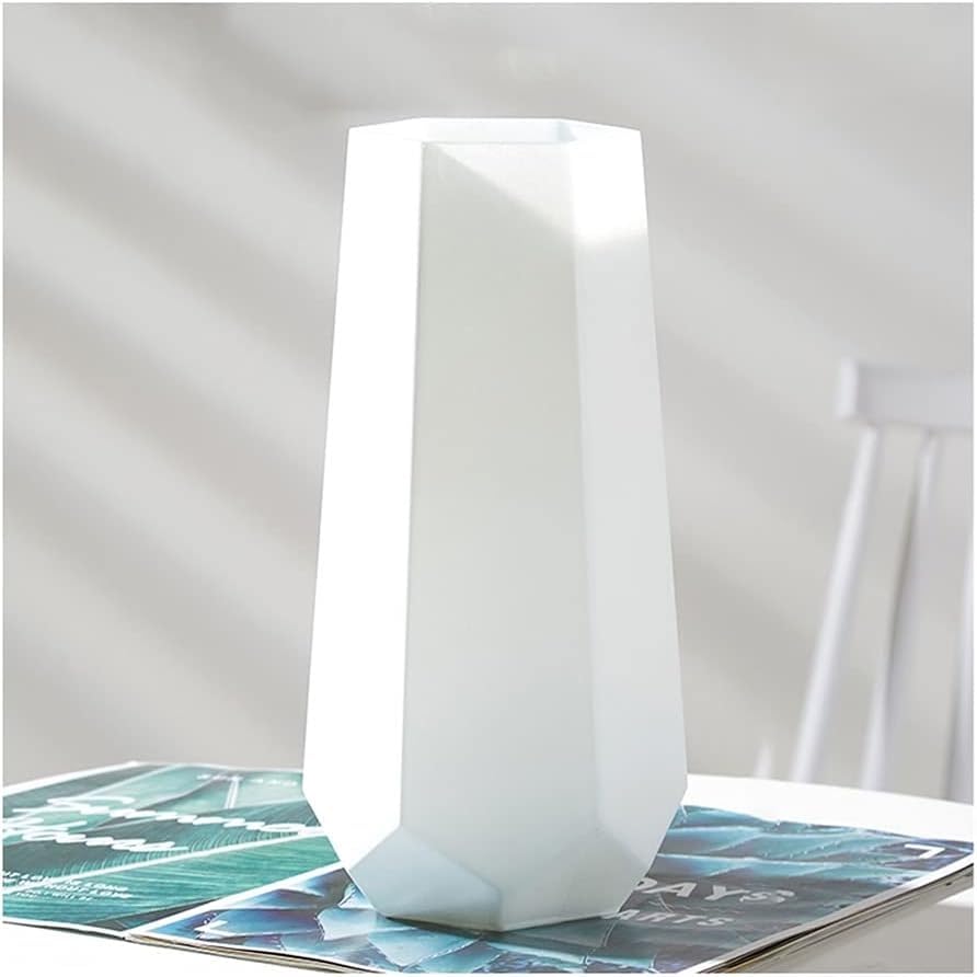 Vase en verre bleu et blanc CLSDRZC : l'atout pour rompre la monotonie d'une pièce