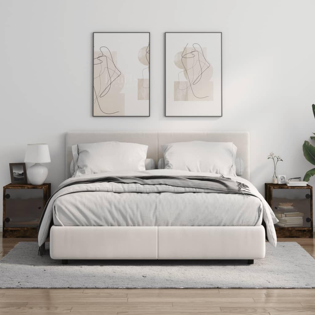 Elegante Nachttische mit Stauraum und Glastüren aus langlebigem Holzwerkstoff für Schlafzimmer und Wohnbereich