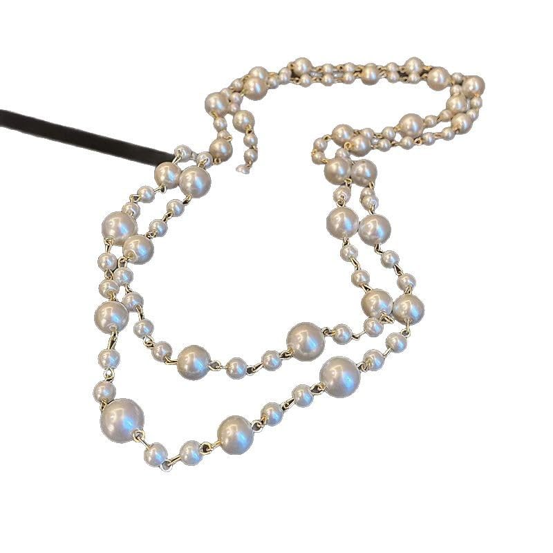 Collier perles multicouches pour habiller un pull basique avec élégance