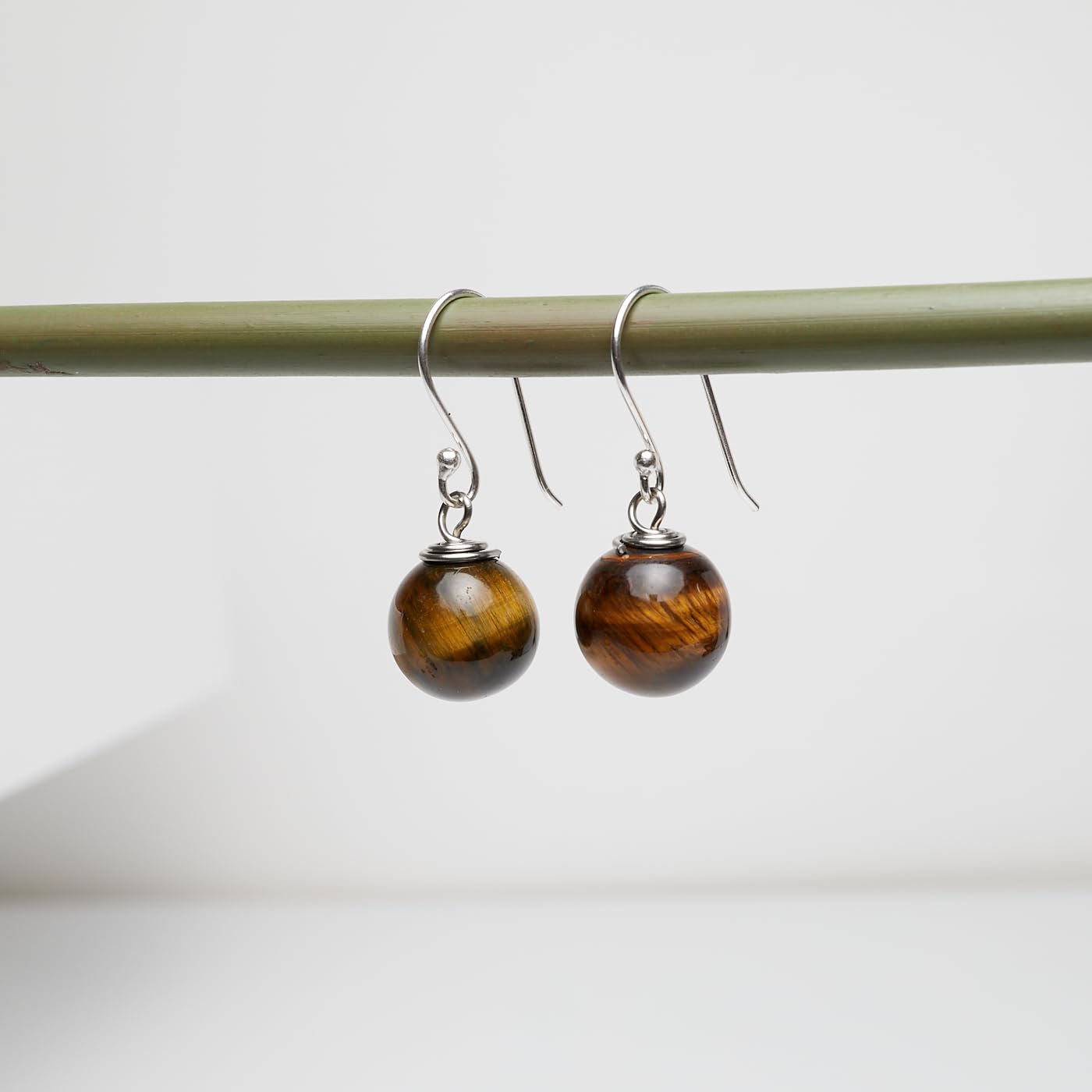 Pendientes colgantes de plata de ley con piedras preciosas naturales hechos a mano para mujer Pendientes con cuentas de bola de 12 mm | Regalo para mujeres, niñas. (Ojo de tigre marrón)