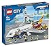 Produktbild LEGO 60262 City Passagierflugzeug mit Flughafenterminal und LKW, Spielset für Kinder ab 6 Jahren