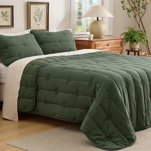 Image of Bedsure Queen Quilt - Prewashed Extra Soft Cotton-Like Polyester Quilts Queen Size, Lightweight Comforter, Includes 1 Quilt 90x96 Inches with 2 Shams, Machine Washable, Dark Green