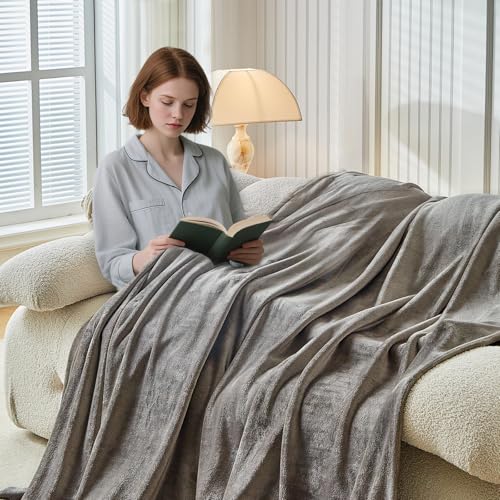 Image of WARMDERN Khaki Velvet Duvet Cover Set Oversized King Size, Luxury Milk Velvet Bedding Duvet Cover with Zipper Closure, 3pcs Ultra Soft Duvet Covers for All Seasons, 120 inch x 98 inch, Light Khaki