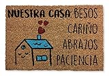 KOKO DOORMATS Felpudo Entrada casa Originales - Fibra de Coco y PVC, Felpudo Exterior Nuestra Casa, 40x60x1.5 cm - Alfombras Puerta Entrada casa Exterior - Felpudos Originales y Divertidos