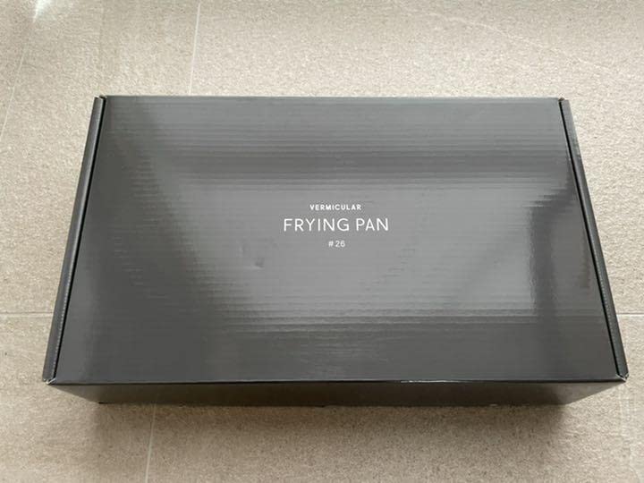 VERMICULAR フライパン 26cm 蓋付き Amazon.co.jp: バーミキュラ VERMICULAR 26㎝ フライパン 蓋付き