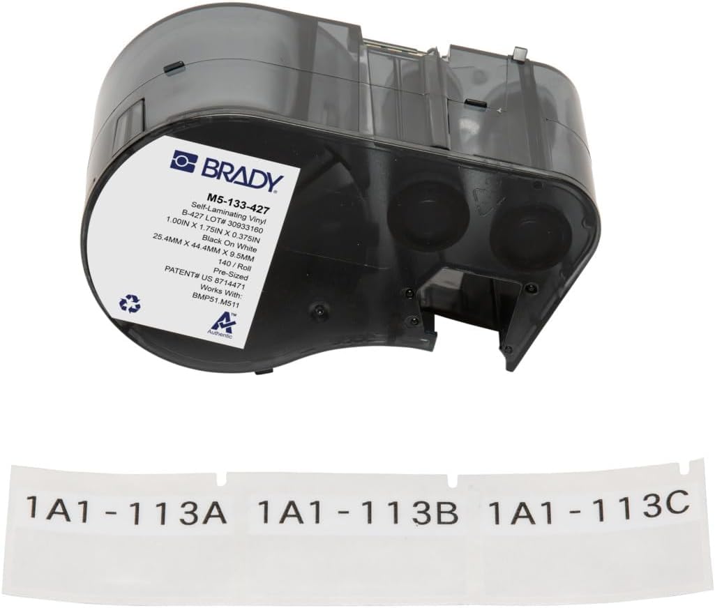Brady Winylowa taśma do etykiet do etykieciarek BMP51/BMP53/M511 - Samoprzylepne etykiety winylowe - Biały na czarnym (38,10 mm (L) x 7,62 m (l)) - M5C-1500-595-BK-WT