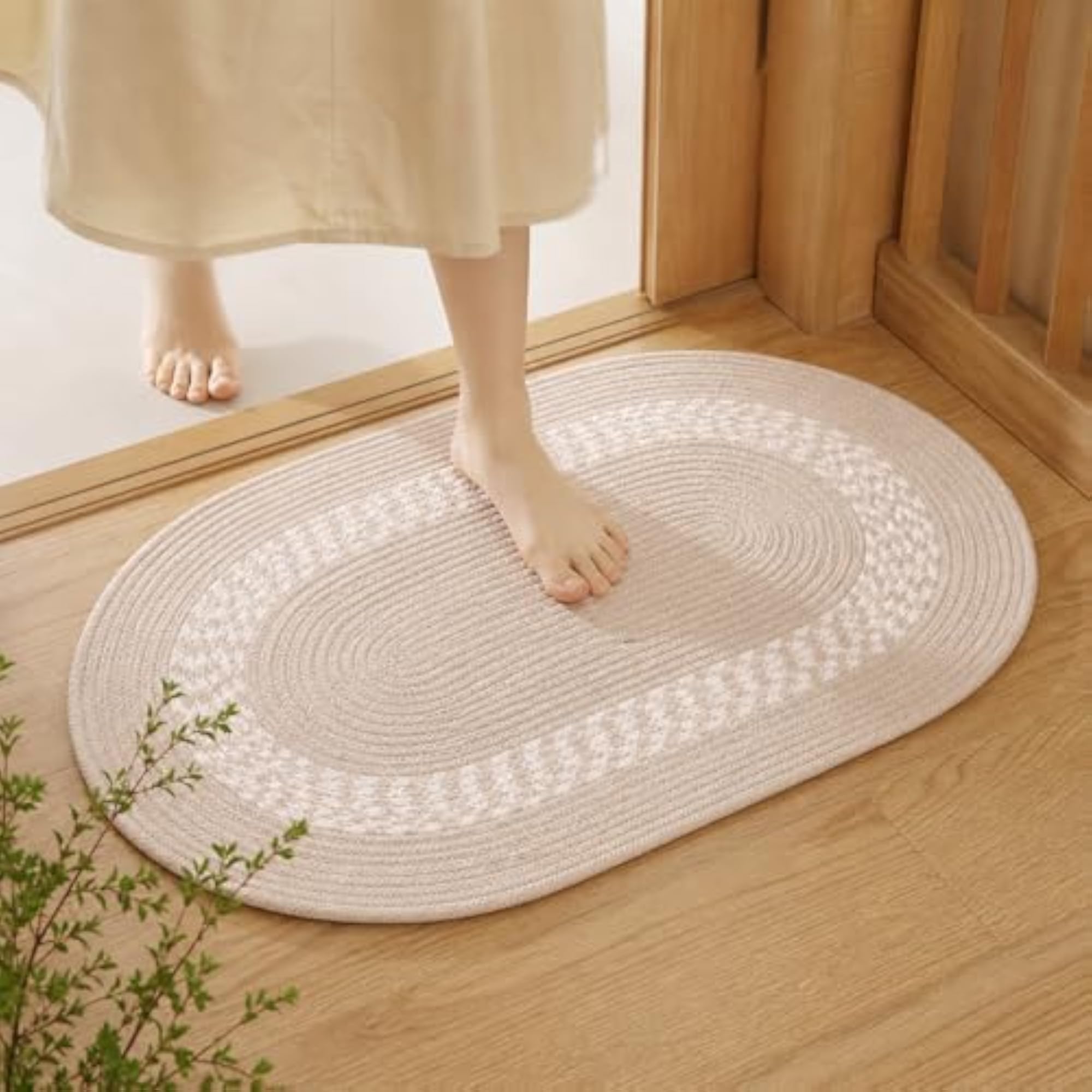 Houndstooth Pattern Oval Braided Micro Bathmat, Beige