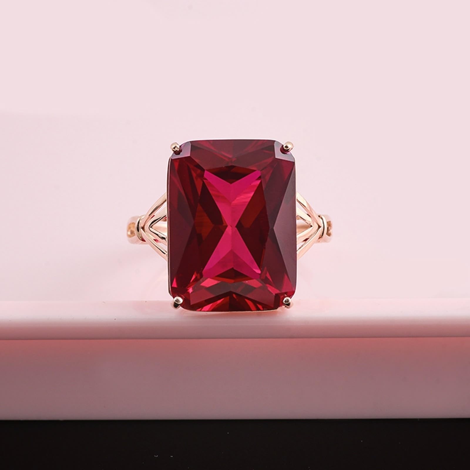 Bague de mariage élégante en or rose 9 carats avec rubis synthétique rouge