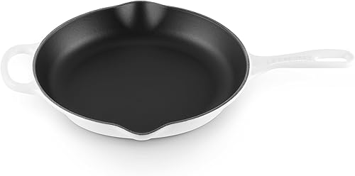 Le Creuset Sartén de hierro fundido esmaltado con mango de hierro fundido, 10.25 pulgadas (1-34 qt.), Blanco