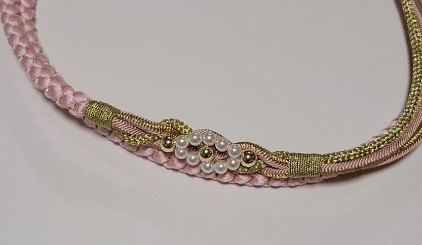 正絹 ４通り使用市松柄入りの振袖用重ね衿、飾り付き手組振袖用帯締め