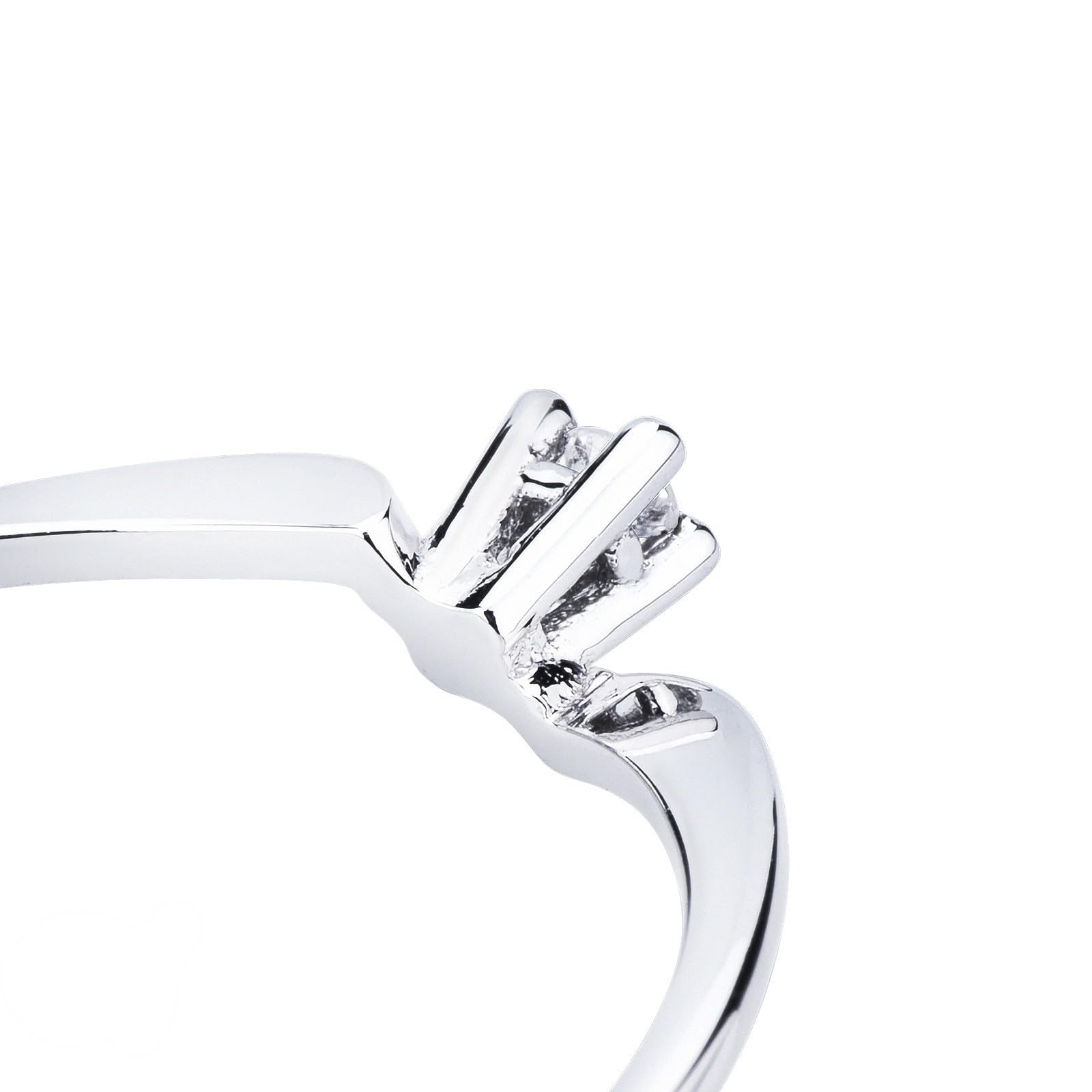 Anello solitario in oro bianco 18k con diamante di 0.04 ct.