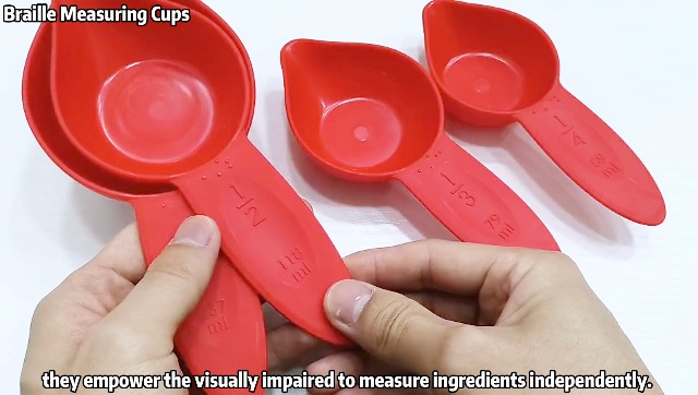 Set de 4 vasos medidores Braille de plástico miniatura 7