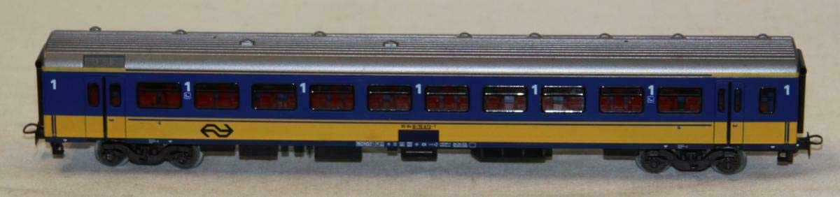 MARKLIN HO Intercity Long DB Passenger 1ST. Class CAR 4164