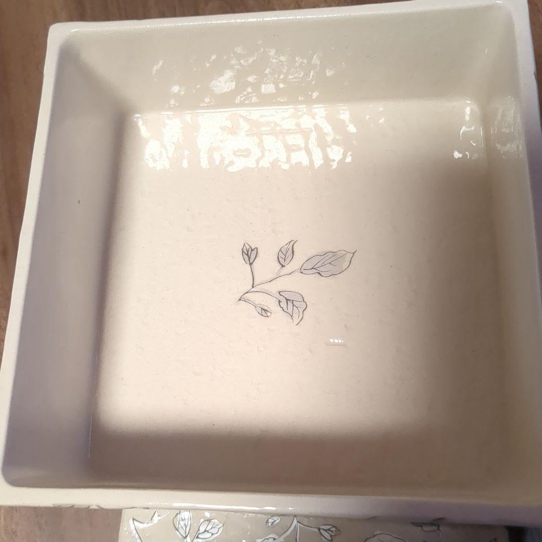【晴海四方】栗原はるみさん 重箱3段 陶器　蓋物 角小鉢 蓋付き 正方形 Amazon.co.jp: 晴海四方 栗原はるみさん 重箱3段 陶器 蓋物 角小鉢 蓋