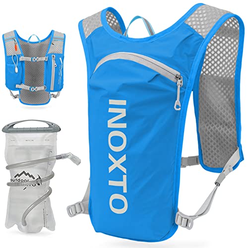 INOXTO Mochila de hidratação para corrida, leve, isolada, com bolsa de água de 1,5 L, mochila para caminhada, trilha, corrida, ciclismo, corrida, maratona para mulheres e homens (azul branco)