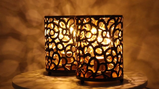 Set Di 2 Lampade Da Tavolo In Ceramica Con Paralumi Sintetici A Cono Bianco E Blu Genfel 82018973