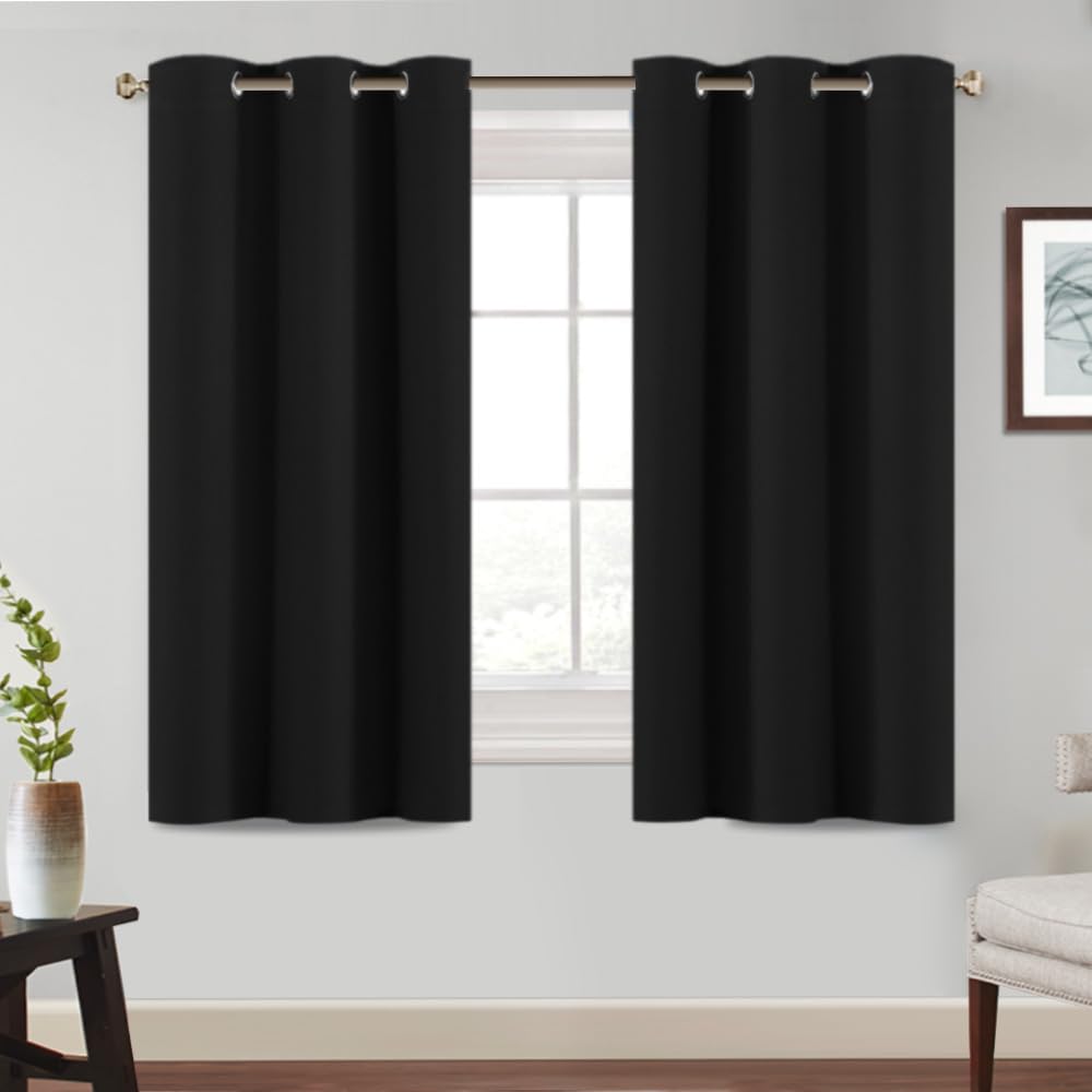 BellaHills Verdunklungsvorhänge Kurz Thermovorhang Wohnzimmer Schwarz H137xB117cm 2er Set Gardinen Blickdicht Kälteschutz Wärmeisolierend Ösenschal Schlafzimmer Blackout Curtains for Living Room