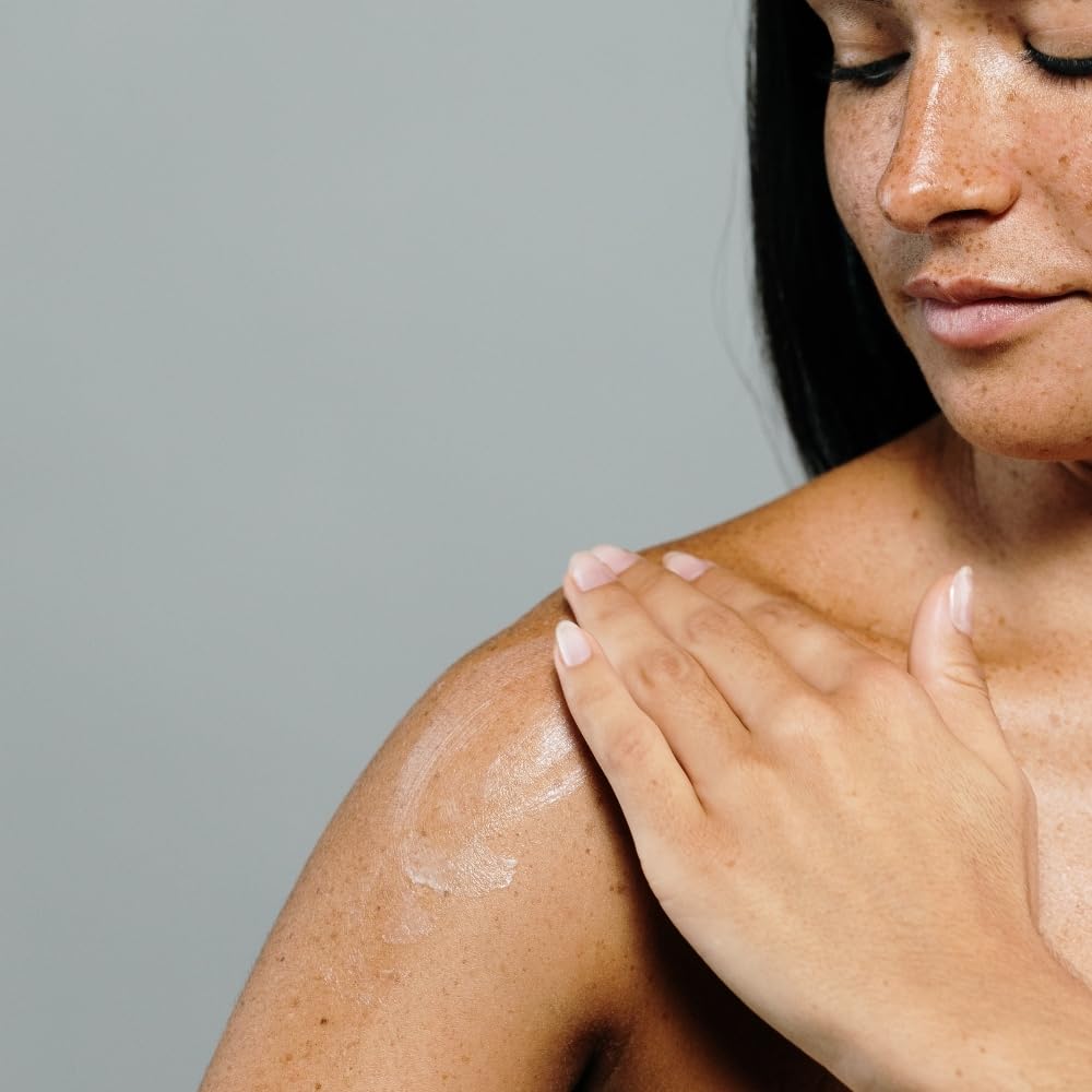 AOKlabs- BRONGZELIA Crema autobronceadora hidratante, emulsión fluida de rápida absorción 200ml.