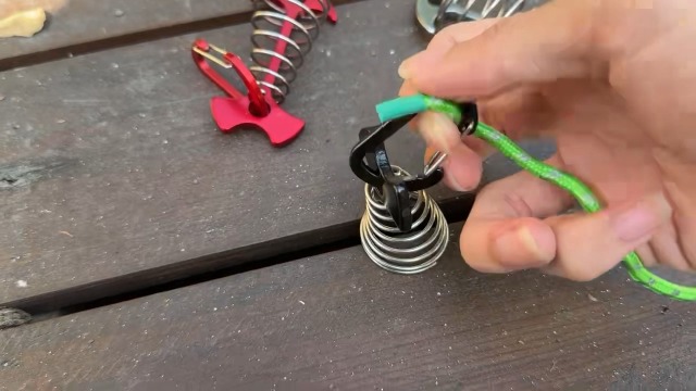Anclajes para terraza con mosquetones - Pack de 12 piezas, anclajes de aluminio 7075, estacas de tienda estilo espina de pez, tensores y ajustadores de cuerda a prueba de viento para tiendas, toldos y muebles de camping negro miniatura 7