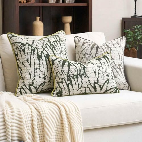 Housses de coussin bohèmes vert et blanc pour transformer votre canapé