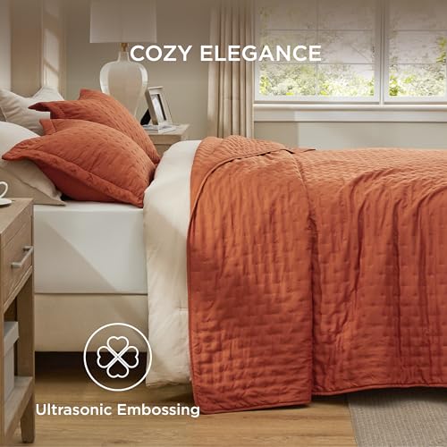 Image of Bedsure Quilts Queen Size - Red Orange Bedspread Queen Size & Lightweight Comforter, Boho Coverlet with Clover Pattern, Ultra Soft All-Season Bedding, 90 x 96 Inches