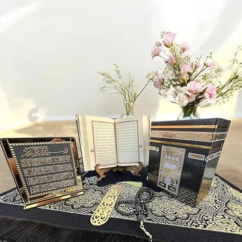 SAIKA Muslim Prayer Rug, Islamic Gift Set, Velvet Full Arabic Quran, Elegant Kaaba Design Box, Ayat El Kursi Table Top, Prayer Beads, Bookmark, Janamaz, Salah Mat (KAABA) Cover
