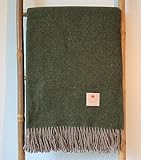 Merino Wolldecke olive 140x200cm fein verarbeitet für die Couch, das Sofa oder als Tagesdecke, abgesetzte Rückseite und Fransen, skandinavischer Stil in klassischen Farben (olive - grün)