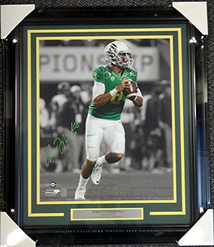 Marcus Mariota Autographed Framed 16x20 Photo Football MM Holo Stock #89814