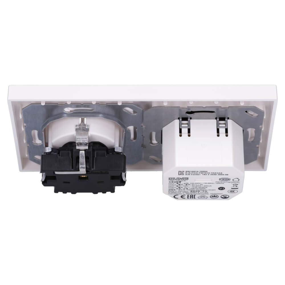 Jung USB-Ladegerät USB15CAWW Komplett-Set mit 2 USB-Buchsen Ports: 1× USB Typ A, 1 ×Typ C (max. 3A) mit Abdeckung A1569USBWW, SCHUKO Steckdose A1520KIWW und 2-fach Rahmen A5582BFWW Alpinweiß Serie A