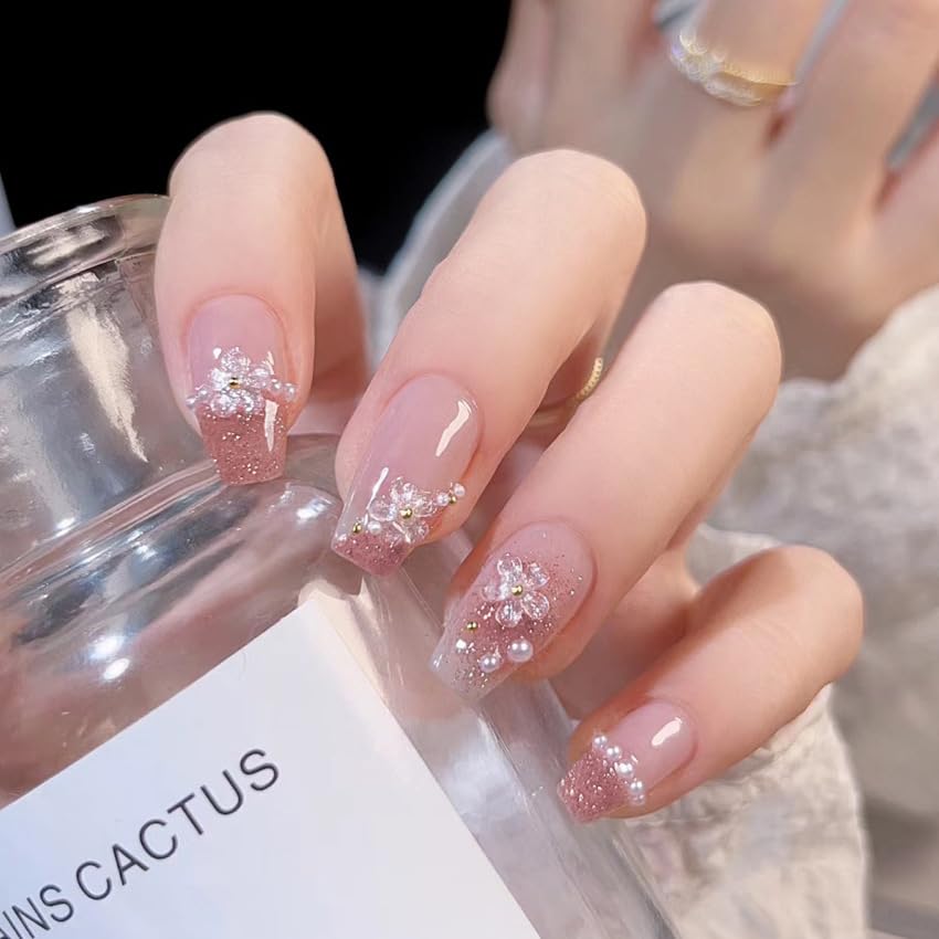 Uñas postizas a presión con punta francesa, uñas postizas medianas con flores 3D, uñas postizas color rosa ataúd, uñas postizas con pegamento con