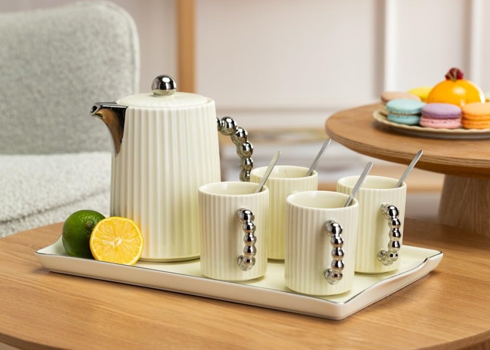 Service à café en céramique pour 4 personnes – Set avec théière, 4 tasses et plateau de service – Service à café crème avec poignée en métal – Idéal pour le service à café ou à thé
