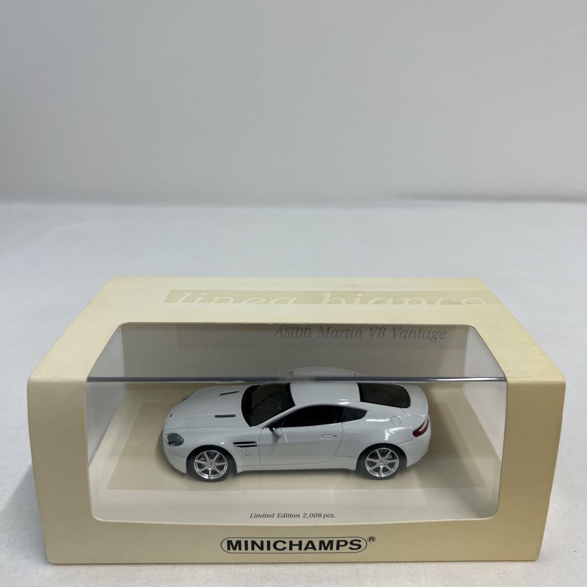 ミニチャンプス 1/43 アストン・マーチン V8 ヴァンテージ ビアンコ Amazon | MINICHAMPS 1/43 Aston Martin V8 Vantage 2005年 Linea