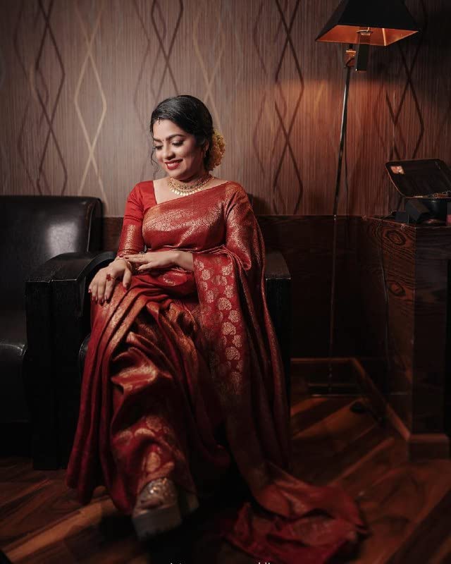 Image of Flosive Women's Kanjivaram Silk Saree With Blouse Piece
