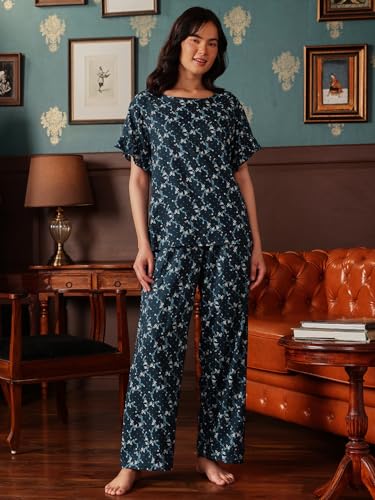 Image of Clovia Women's Rayon Printed Top & Pyjama Nightsuit Set