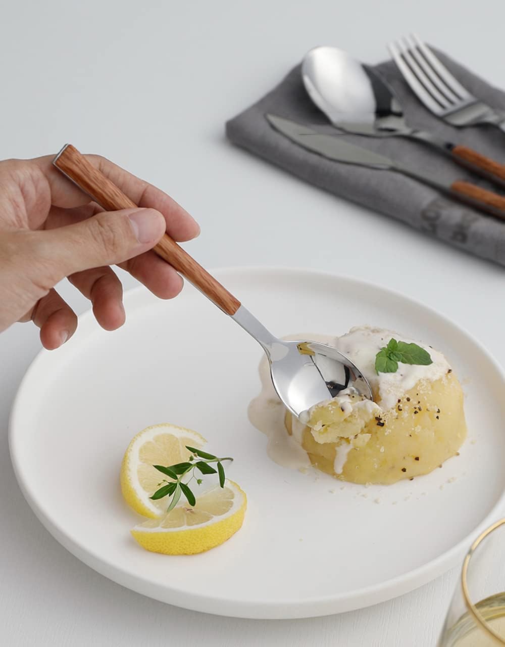 Ménagère 60 Pièces en Acier Inoxydable Doré Effet Bois pour 12 Personnes – Couverts Résistants Au Design Veiné De Bois, Parfaits pour La Maison, Silver 30 Piece Service for 6