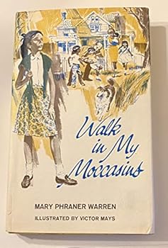 Hardcover Walk in My Moccasins [Large Print] Book