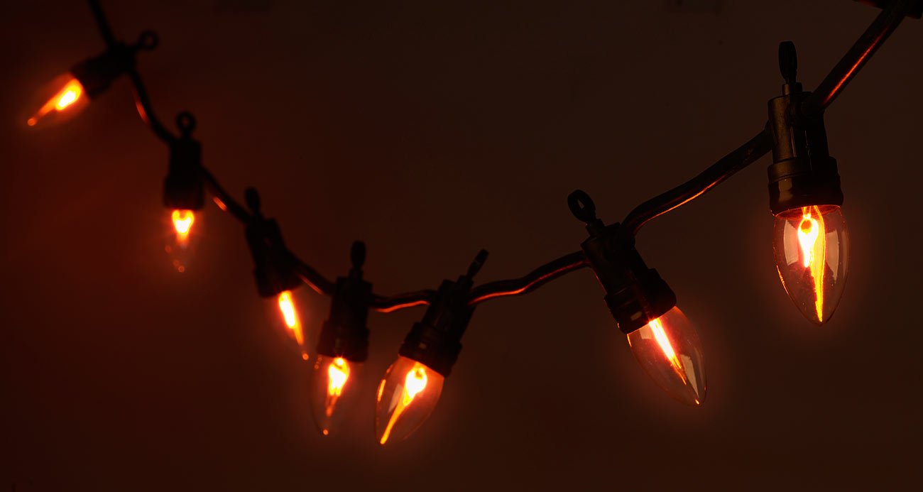 Lunartec Lagerfeuer Lichterkette: 2er-Set Deko-Lichterketten, 10 Glühbirnen in Flammen-Optik, IP44, 4,2m (LED Lichterkette Flammeneffekt, Flammeneffekt außen, Band)