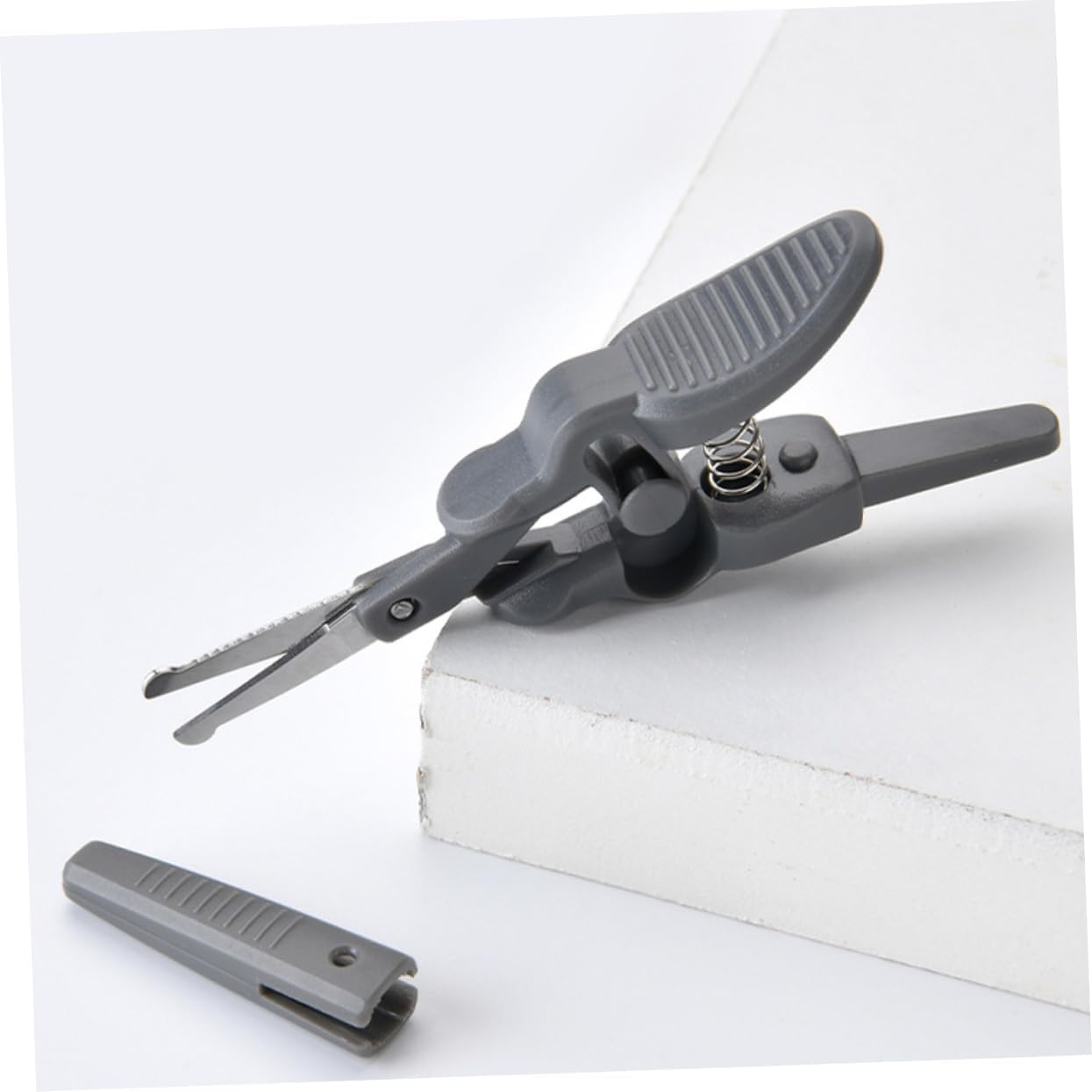 Didiseaon Precision Eyebrow Scissors Beauty Scissors for Women Mustache and Beard Trimmer
