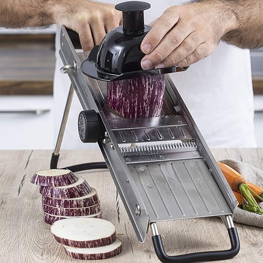 Suinga Mandolina, Con Protector y Cuchillas Giratorias Inox, Pies y Mango Antideslizantes, Cocina Profesional, 12,5 x 50 cm, Acero Inoxidable