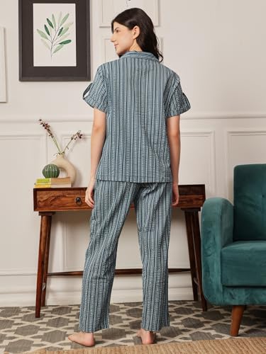 Image of Clovia Women Rayon Night Suit- Printed, Shirt & Pyjama Set